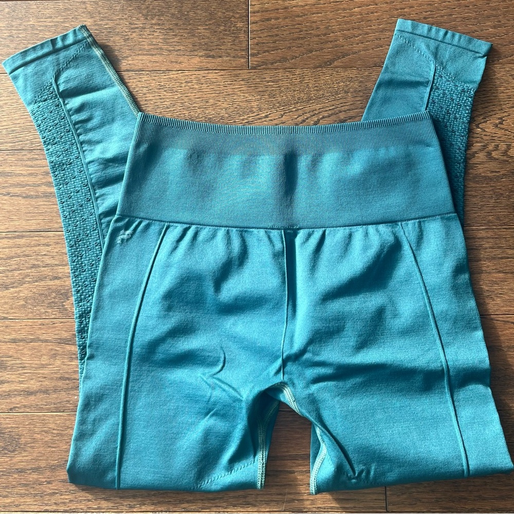 Fabletics Performance Leggings - Picture 3 of 3